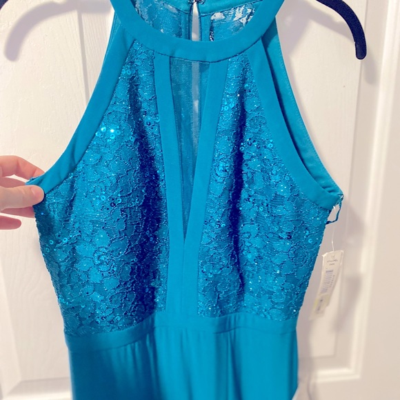 Gorgeous Teal floor length gown, beautiful embroidered detail - Picture 4 of 6